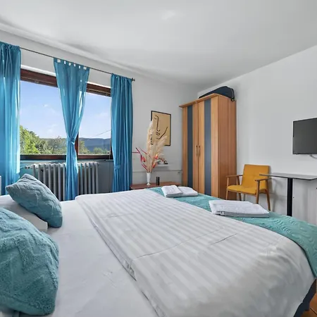 Gm-sobe-pale Near Jahorina & Sarajevo, Private Parking Pale