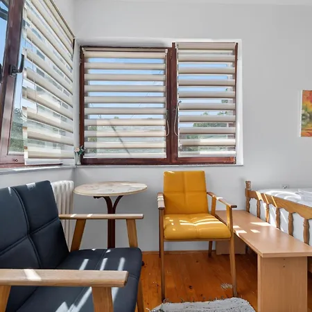 Gm-sobe-pale Near Jahorina & Sarajevo, Private Parking Pensión Pale