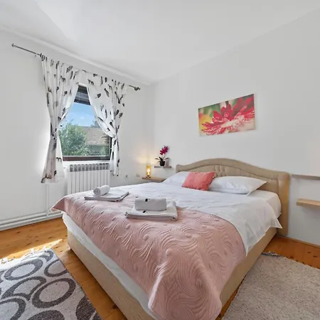 Pensión Gm-sobe-pale Near Jahorina & Sarajevo, Private Parking