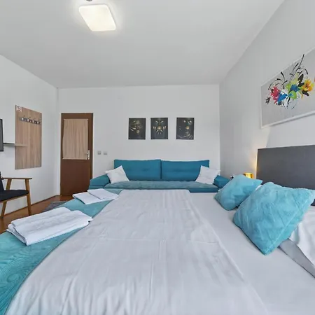 Gm-sobe-pale Near Jahorina & Sarajevo, Private Parking Pale